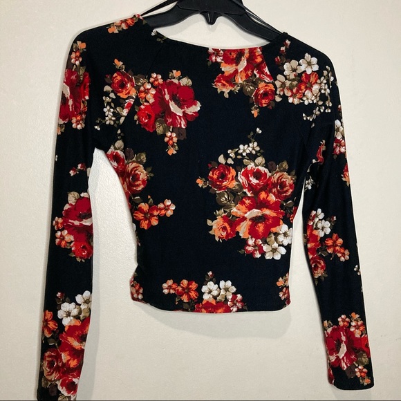 Floral Crop Top - Picture 2 of 3